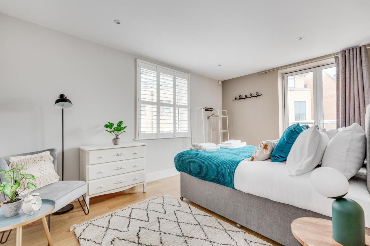 Executive 2 Bedroom Apt City Centre Free Pkg , Wifi By Tent Serviced Apartments Staines-upon-Thames Dış mekan fotoğraf