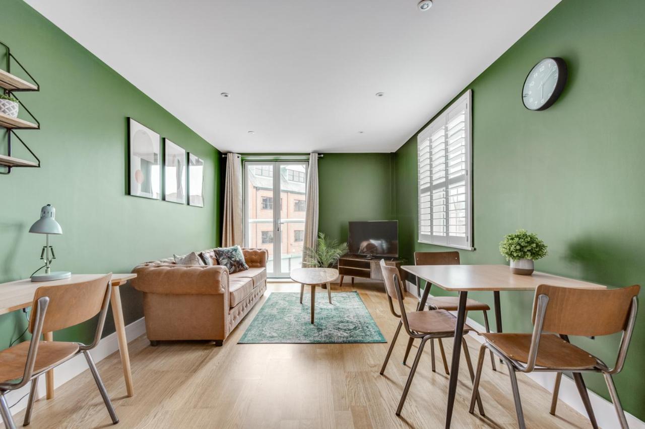 Executive 2 Bedroom Apt City Centre Free Pkg , Wifi By Tent Serviced Apartments Staines-upon-Thames Dış mekan fotoğraf