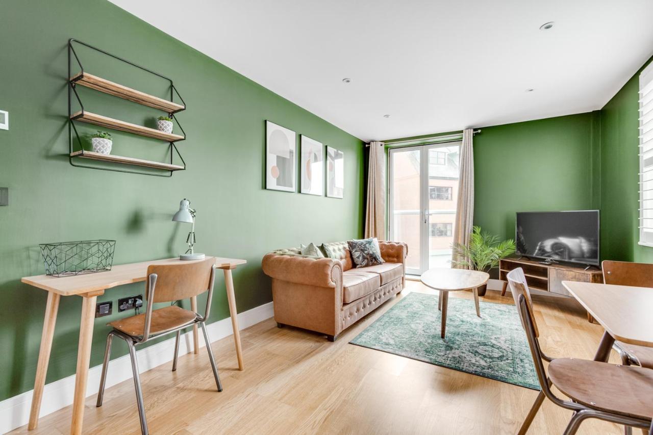 Executive 2 Bedroom Apt City Centre Free Pkg , Wifi By Tent Serviced Apartments Staines-upon-Thames Dış mekan fotoğraf